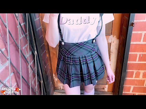 ❤️ Msichana wa shule Ananyonya Dick yake kwa kina na kutombana badala ya madarasa. ️❤