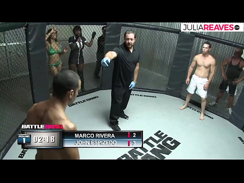 ❤️ Ultimate Fighter akimtosa msichana nambari baada ya pigano ulingoni ️❤