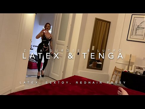 ❤️ Dada wa kambo mwenye kichwa chekundu akiwa amevalia vazi la latex alilobanwa na kaka wa kambo ️❤