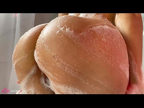 ❤️ Brunette Anapiga Pussy kwa Pussy kwa Vibrator hadi Orgasm kali katika Shower ️❤